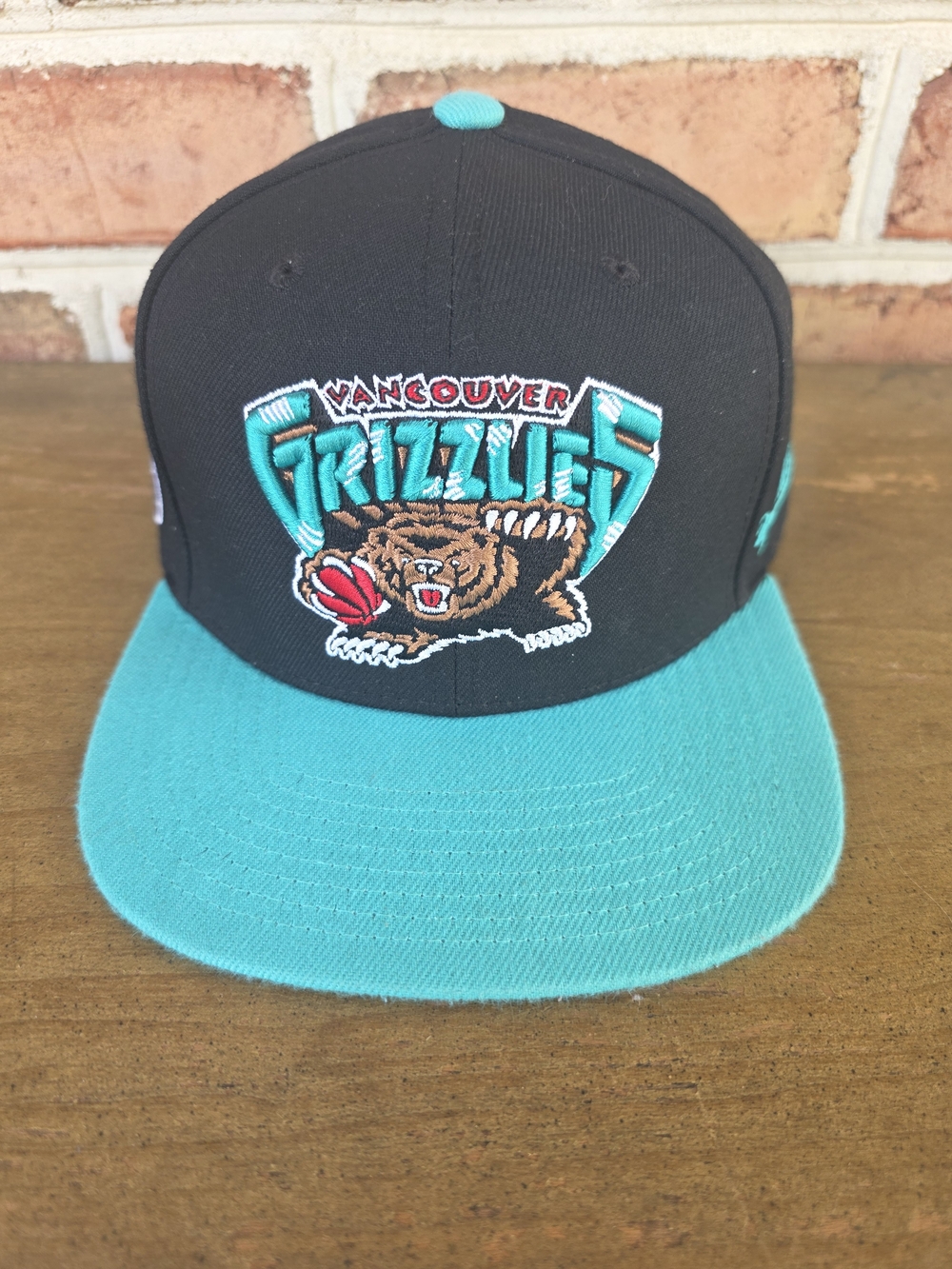 Mitchell & Ness Vancouver Grizzlies Black and Teal Fitted Hat